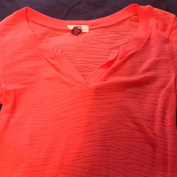 Top - Picture 2 of 2